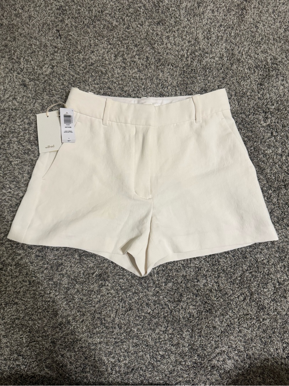 NWT Aritzia Wilfred Anthem Shorts Size 4 - Light Birch SOLD OUT